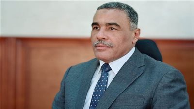 محافظ مطروح يسلم الدفعة الأولى من الدعم المالي للأندية الرياضية بالمحافظة