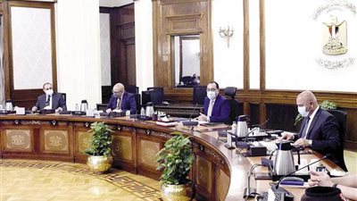 مدبولي يتابع موقف تنفيذ مشروعات محاور الطرق الرئيسية والكباري على مستوى الجمهورية