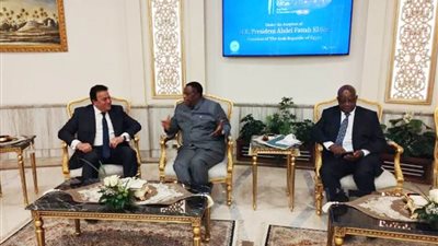 وزير الصحة ونظيره الزيمبابوي يبحثان التعاون الثنائي بين البلدين