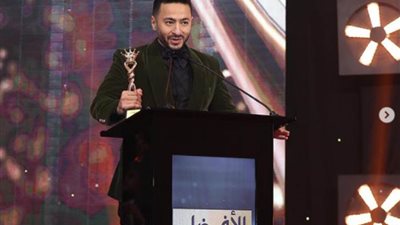 تكريم حمادة هلال بجائزة ميدل إيست عن مسلسله 