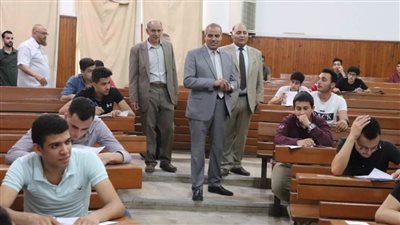 رئيس جامعة الأزهر يتفقد امتحانات الفصل الدراسي الثاني بفرعي البنين والبنات بمدينة نصر