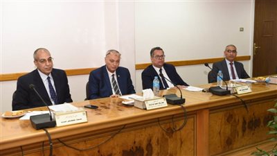 رئيس جامعة سوهاج  يترأس أول جلسة لمجلس كلية الحقوق 