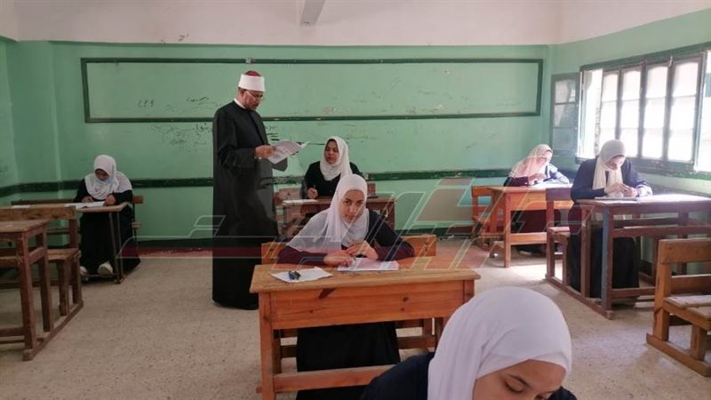 خلال الامتحانات