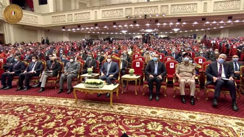 الرئيس السيسي يفتتح
