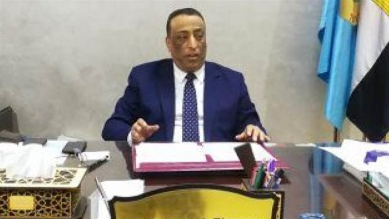 عميد كلية الآداب