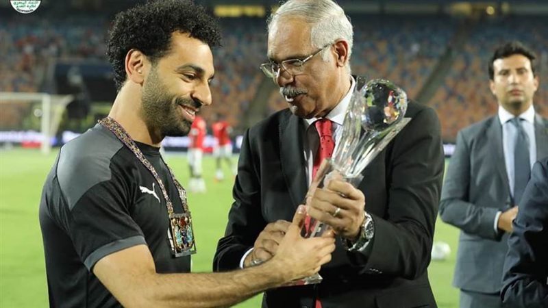 علام يكرم صلاح