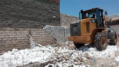 إزالة 8 حالات تعدٍ على الأراضي الزراعية وأملاك الدولة بالبحيرة