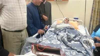 وفد منطقة الإسماعيلية الأزهرية في زيارة للاطمئنان على ضحية قطار الإسماعيلية