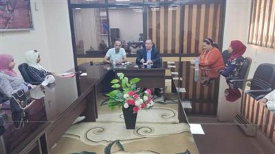 رئيس مركز الخارجة يبحث شكاوى المواطنين ويناقش الحلول بالوادي الجديد 