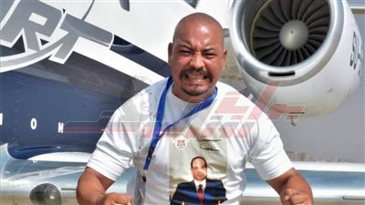 شد طائرة بأسنانه.. البطل الخارق ”لاله“ دخل موسوعة جينس 