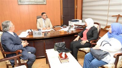 محافظ الدقهلية ومسؤولو التطعيمات بالصحة يناقشان تنفيذ حملة 