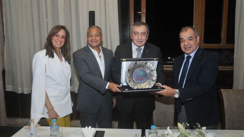 الدكتور عصام شرف