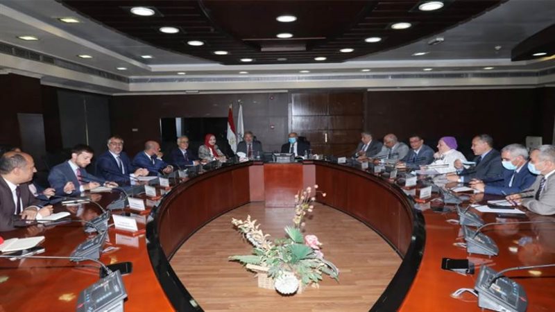 وزير النقل خلال اللقاء