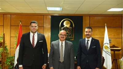 رئيس جامعة أسيوط يُعلن الانتهاء من إجراءات تعيين 10معيدين جدد بكلية الحقوق