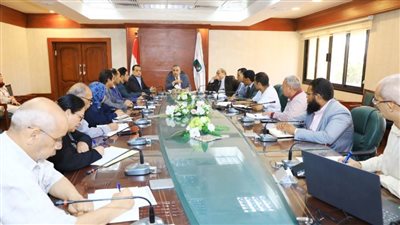 محافظ سوهاج يوجه باتخاذ الإجراءات القانونية ضد المخالفين لضوابط التوريد 