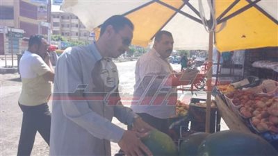 ضبط التكاتك المخالفة ورفع الإشغالات بمدينة الحامول