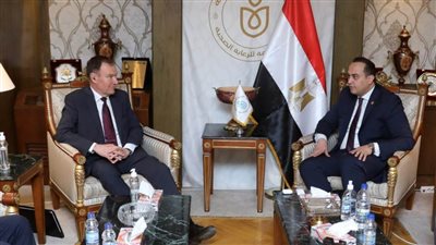 رئيس الرعاية الصحية يبحث تطبيق 