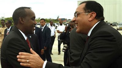 رئيس الوزراء يصل الصومال للمشاركة في مراسم تنصيب الرئيس حسن شيخ محمود