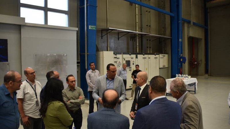 مسؤلى سيمنس خلال