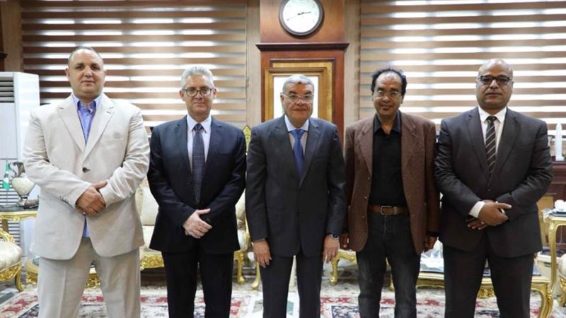 محافظ المنيا مع مجلس