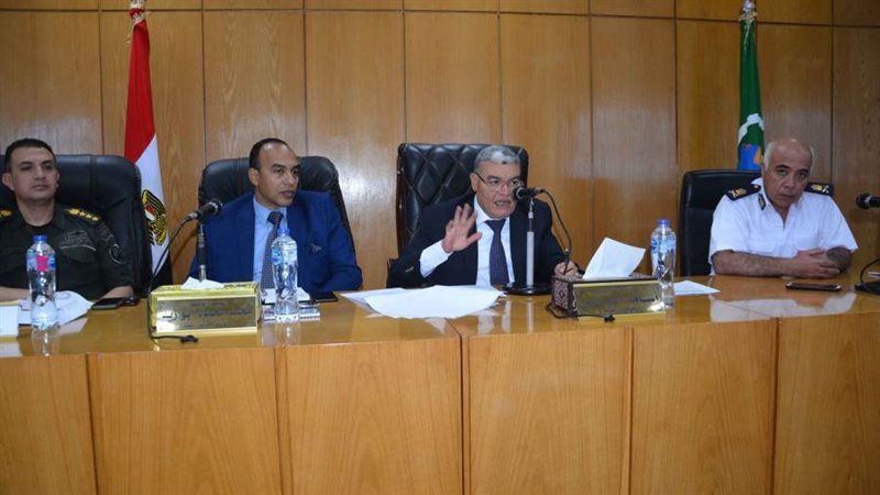 محافظ المنيا خلال