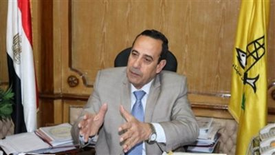 حملة مكبرة لإدارة الحدائق لتهذيب وري الأشجار والحدائق بالعريش