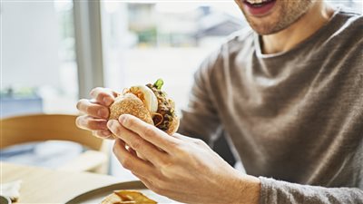 دراسة تقارن بين ذاكرة النباتيين وآكلي اللحوم!