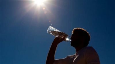 الموجة الحارة.. 5 نصائح ضرورية لتجنب الشعور بالحر خارج المنزل