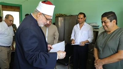 وكيل الأزهر يتفقد ديوان منطقة السويس الأزهرية.. ويشدد على عدم التهاون مع المقصرين