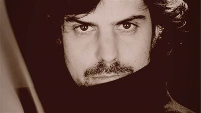 الفنان الإسباني لويس خيمينيث يحمل موسيقى شرق إسبانيا إلى الإسكندرية