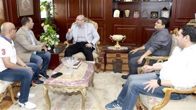 محافظ بني سويف يناقش نسب  تنفيذ مشروعات القطاع الصحي