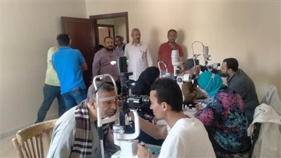 محافظ أسيوط الكشف على عيون 584 مواطنًا بقرية العقال القبلي بالبداري