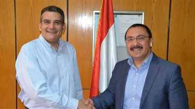 أستاذ بطب أسنان الإسكندرية يشارك في تأليف فصلين بأحدث مرجع عالمي