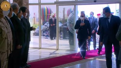  الرئيس السيسي يصل مشروع مجمع إنتاج الألبان بمدينة السادات