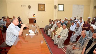 محافظ أسيوط يترأس اجتماع رؤساء إدارات الجمعيات الزراعية على مستوى المحافظة لحث المزارعين والتجار على توريد القمح