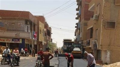 ترميم ورصف مسار حفر شبكات الغاز الطبيعي بأحياء مدينة الخارجة