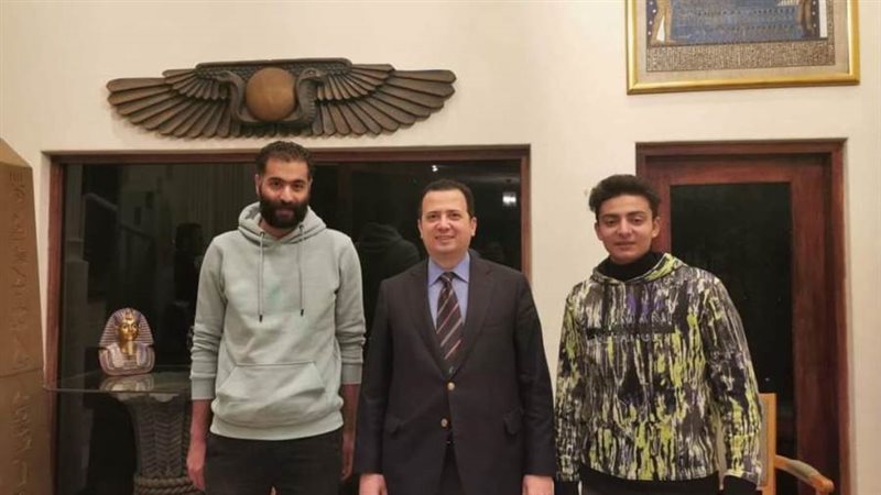 السفير المصري مع