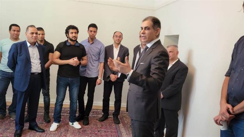 السفير خلال اللقاء