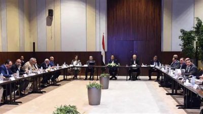 مدبولي يوجه باستمرار العمل على تعظيم الإيرادات الخاصة بالهيئة الاقتصادية لقناة السويس