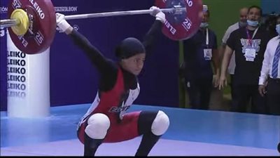 الرباعة حنين أحمد تخطف ميداليتين فضيتين ببطولة العالم للشباب لرفع الأثقال 