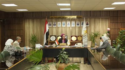 نائب رئيس جامعة أسيوط تجتمع بممثل جامعة فيرجينيا تك لبحث سبل التعاون المشترك