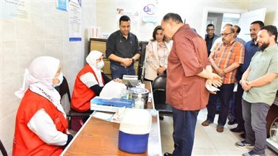 محافظ أسيوط يعلن استمرار فعاليات حملة طرق الأبواب لتطعيم المواطنين بلقاح كورونا بالقرى والنجوع 
