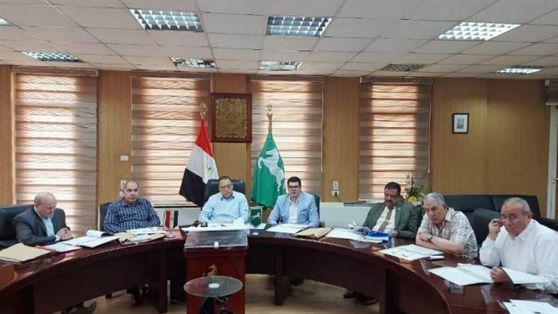 أثناء ترأس محافظ