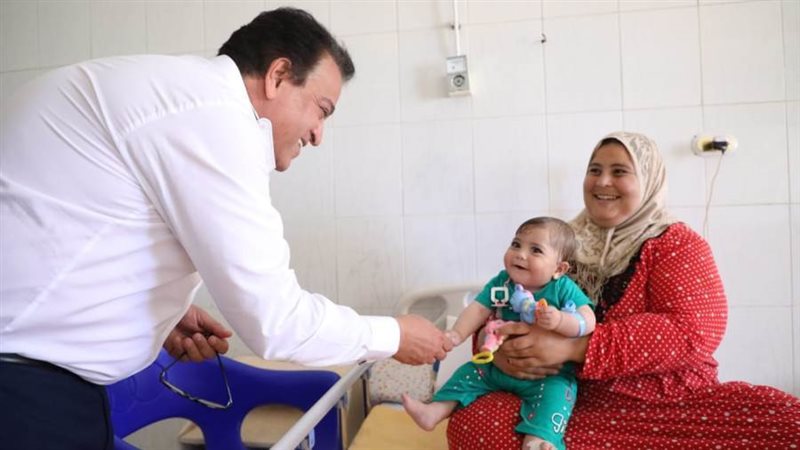 عبدالغفار يداعب أحد