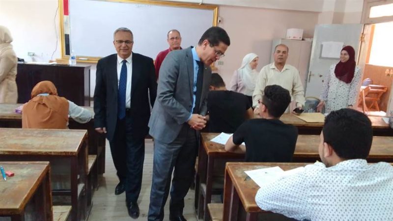 الجيزاوى يتفقد الامتحانات