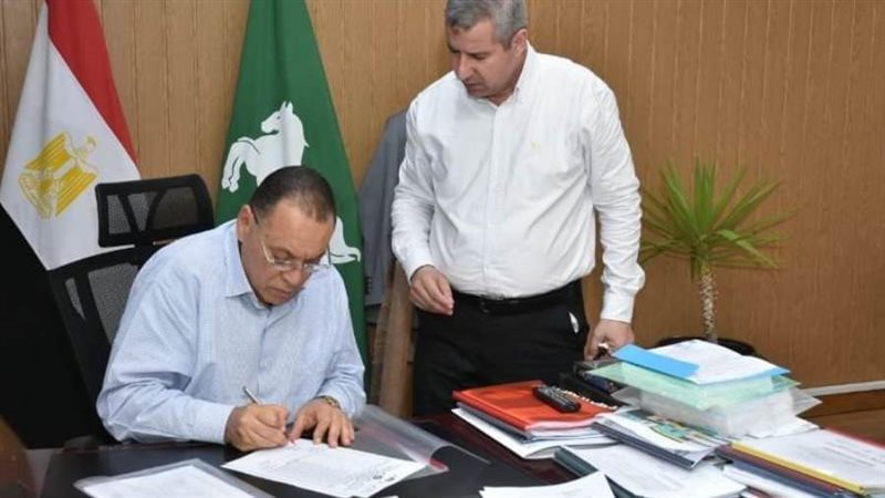 أثناء إعتماد المحافظ