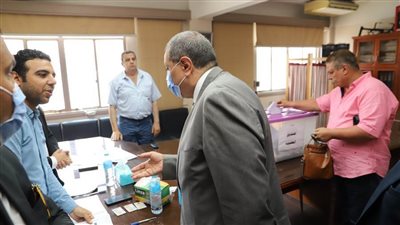 وزير القوى العاملة يتفقد الاقتراع السري لانتخابات مجالس إدارة النقابات العمالية العامة