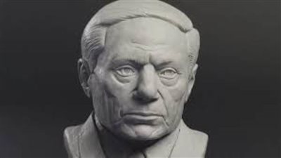 تمثال عادل إمام يأتي بخبر عودته للسينما قريبا في 