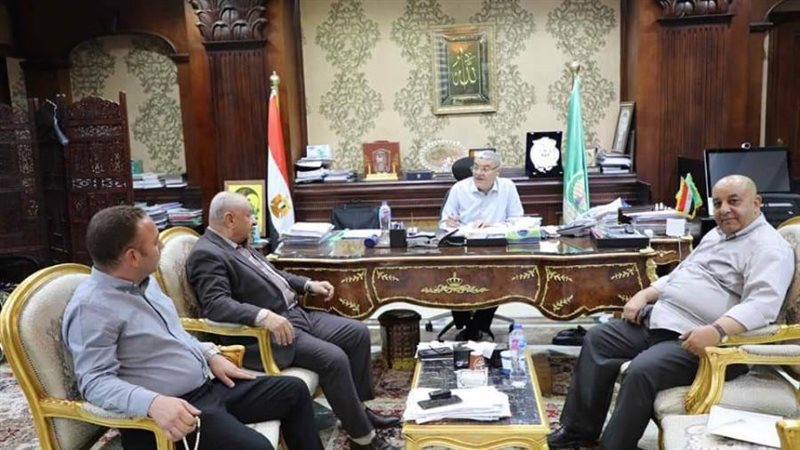 محافظ المنيا مع نواب