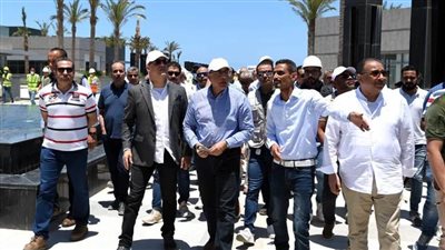 رئيس الوزراء يتجول بأنحاء مدينة العلمين الجديدة